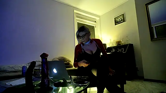 CharlotteVixxens live sex cam