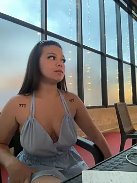 Alyshanon18 live sex cam