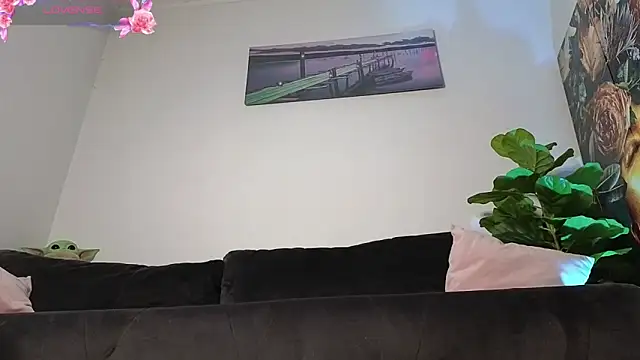 ReyaSophia's cam snapshot