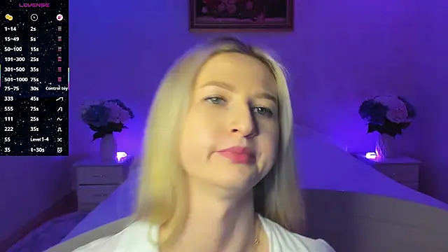 Julie_Blaze's cam snapshot