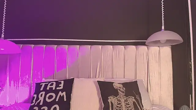 Zhally_Dee's cam snapshot