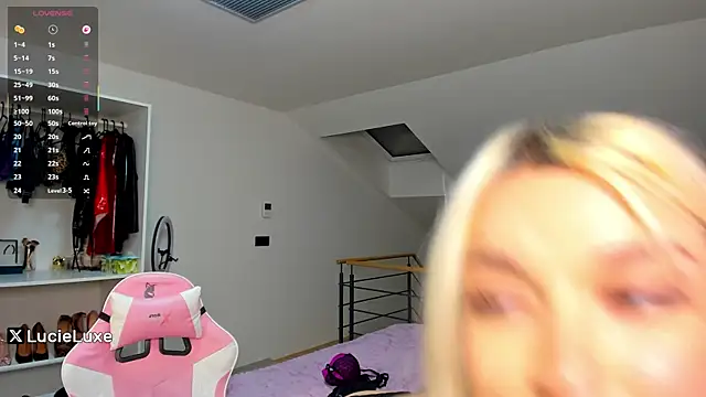 LucieLuxe's cam snapshot