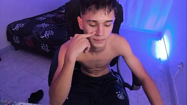 Aron_Boyy's cam snapshot