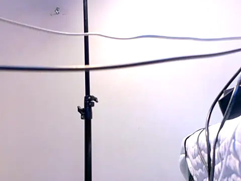 latiin_boy21's cam snapshot