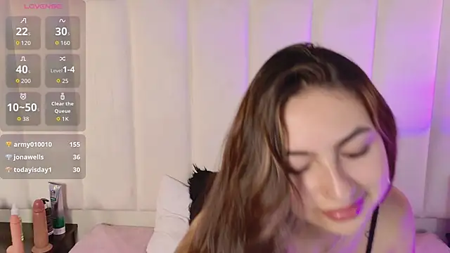 ChloeJoness_'s cam snapshot