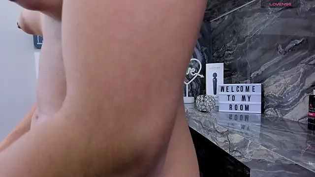 miss_collins's cam snapshot