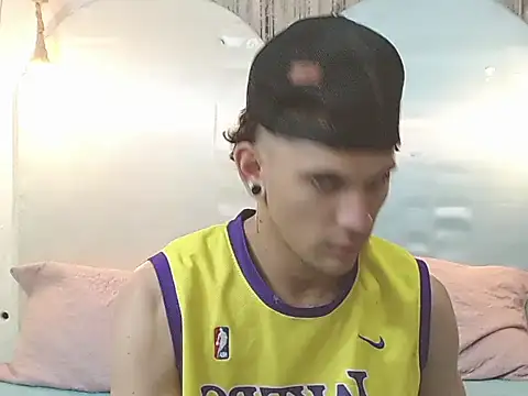 tylor_boy's cam snapshot