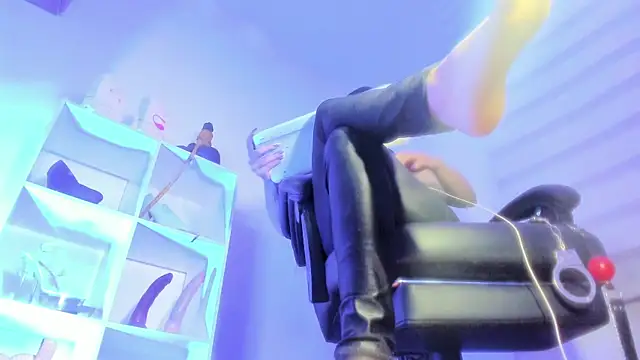 charlotte_joliedart's cam snapshot