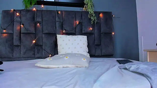 RiriiBrunette__'s cam snapshot