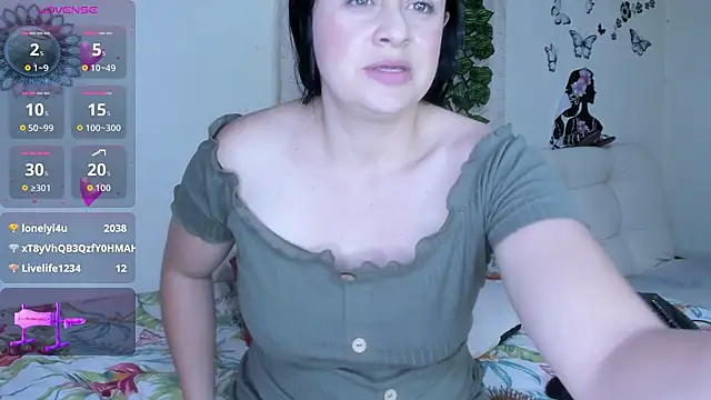 Juli_Castillo8's cam snapshot