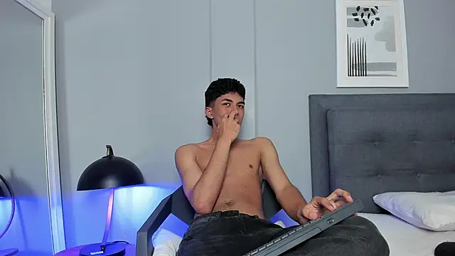 Tylerffoxx live sex cam