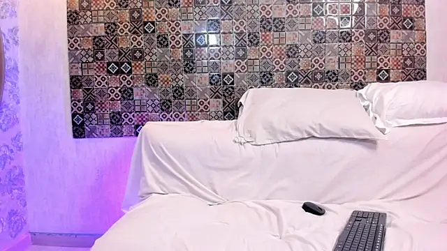 Pamela_Johnsonn's cam snapshot