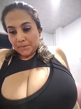 Busty_divorced_mom live sex cam