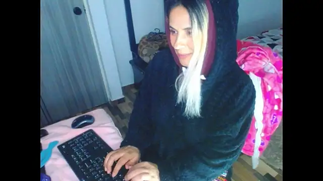 mystica_25 live sex cam