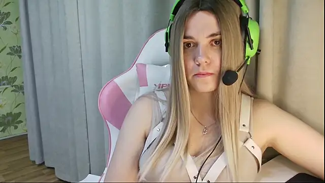 RuthSimp's cam snapshot