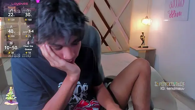 OliverTwinky live sex cam