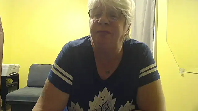 canadiancougar1965 live sex cam