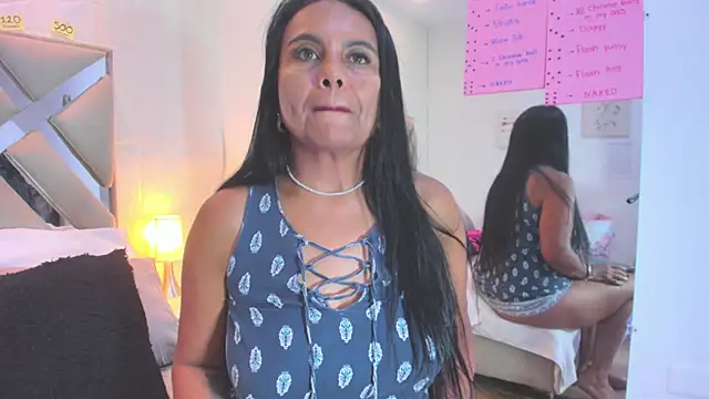 raquell_moore's cam snapshot