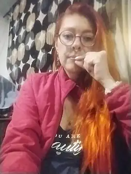 EmilyyRed's cam snapshot