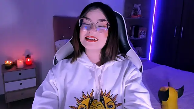 OphelianaRose33's cam snapshot