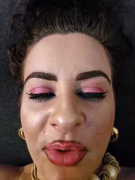 QueensInspireKings's cam snapshot