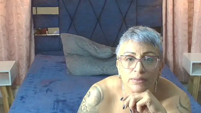 Charlotte__Gray's cam snapshot