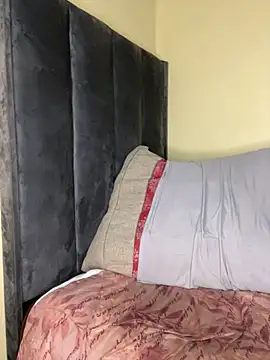 Caramelboobsxx13's cam snapshot