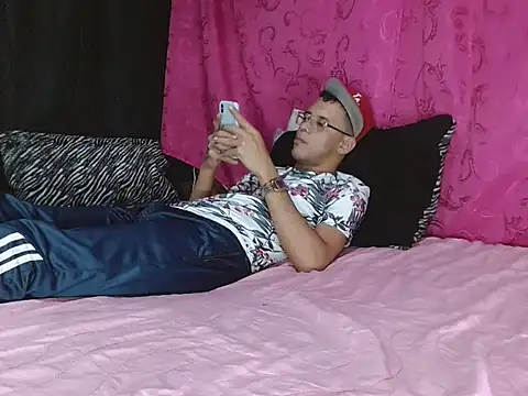 BOYWET-FANTASIES28's cam snapshot