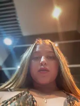 lunablossom_'s cam snapshot