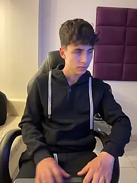 AdrianRinaldi live sex cam