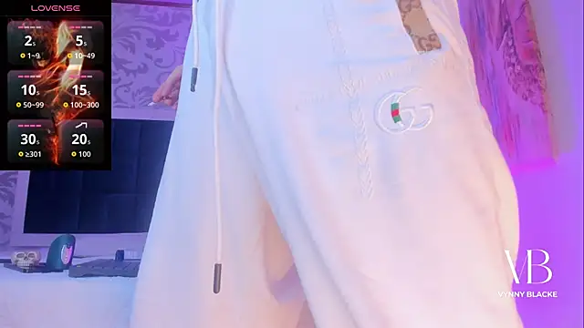 VynnyBlacke_'s cam snapshot