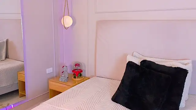 OlayaCooper live sex cam