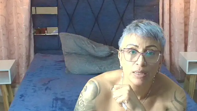 Charlotte__Gray's cam snapshot