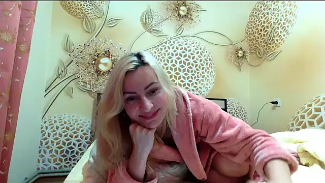 Yourrealgirl's cam snapshot