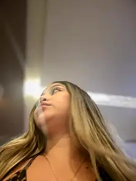 lunablossom_ live sex cam