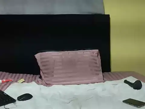 WildHornyTiger18 live sex cam