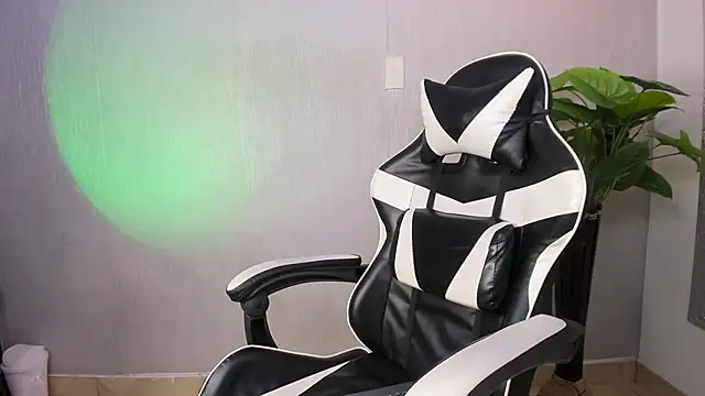 Isaac_Collins_'s cam snapshot