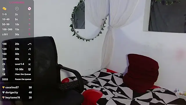 Luna-Naughty live sex cam