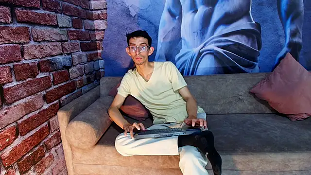 ZyroNight live sex cam