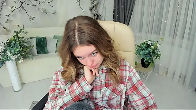 MiracleCurly live sex cam