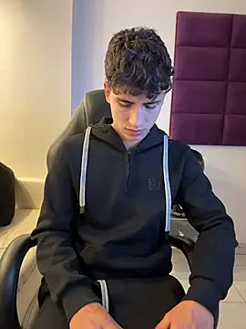 AdrianRinaldi live sex cam