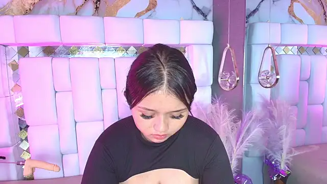 SaraLondon13's cam snapshot