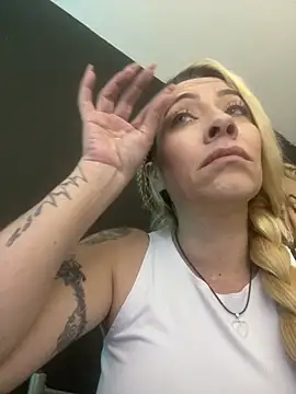 viktoria_davis_'s cam snapshot