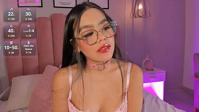 mara_swan_'s cam snapshot