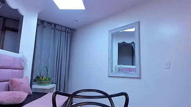 IssadoraJames live sex cam