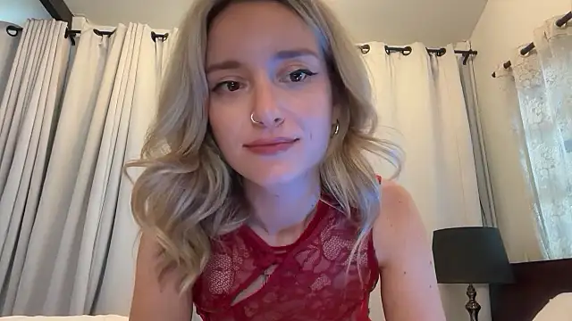 SirenaBelle live sex cam