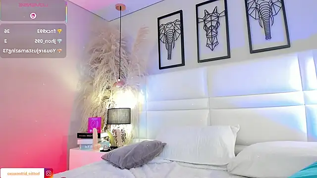 Viollet_xoxo's cam snapshot