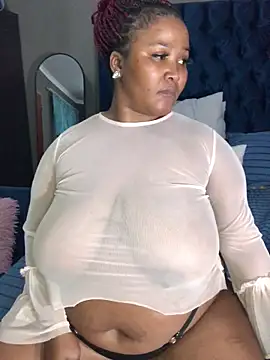 SultryBusty's cam snapshot