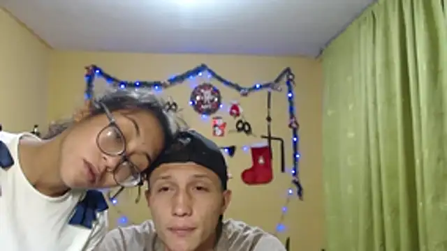 Violet_And_Smith's cam snapshot