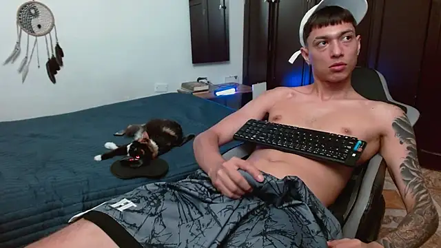 aaron_blug's cam snapshot